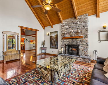 8950 W Antoinette Way - Photo Thumbnail 11