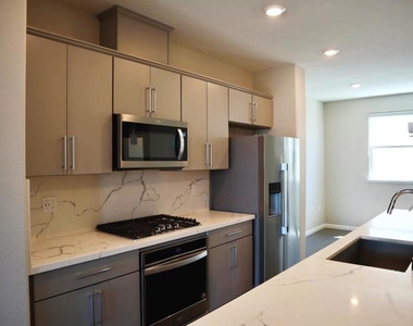 326 Agustin Narvaez Street - Photo Thumbnail 2