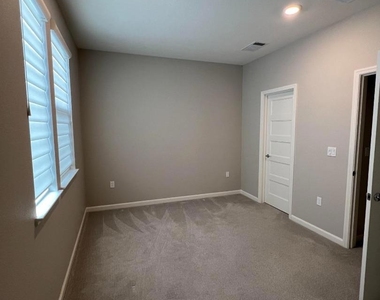 326 Agustin Narvaez Street - Photo Thumbnail 23