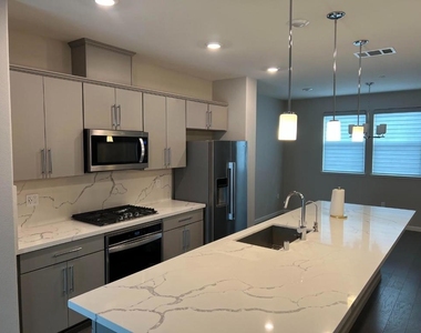 326 Agustin Narvaez Street - Photo Thumbnail 4