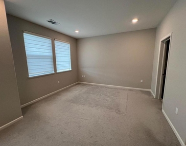 326 Agustin Narvaez Street - Photo Thumbnail 10