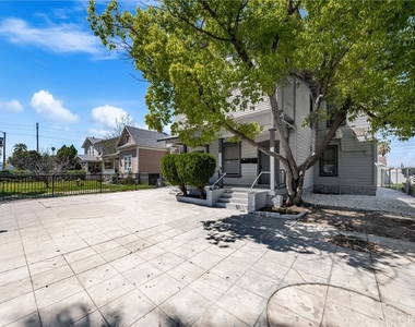 927 Orange Street - Photo Thumbnail 2