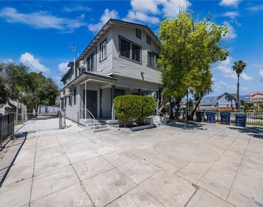 927 Orange Street - Photo Thumbnail 1