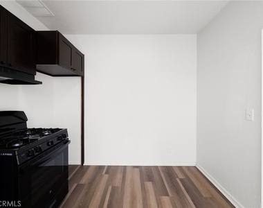 927 Orange Street - Photo Thumbnail 7