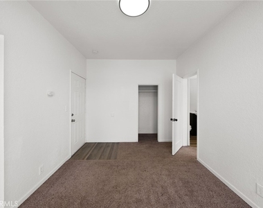 927 Orange Street - Photo Thumbnail 4