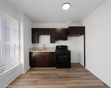 927 Orange Street - Photo Thumbnail 5