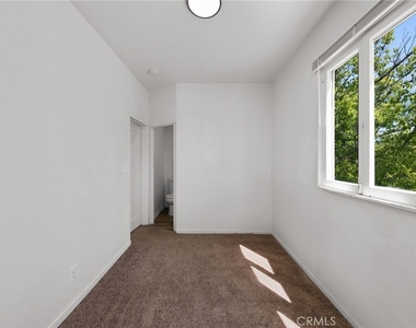 927 Orange Street - Photo Thumbnail 9