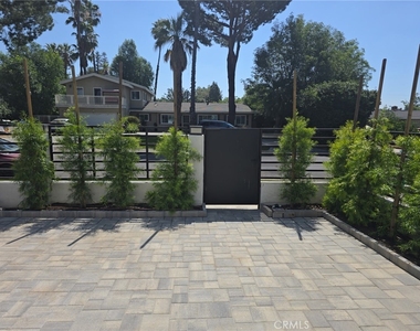 8613 Oakdale Avenue - Photo Thumbnail 9