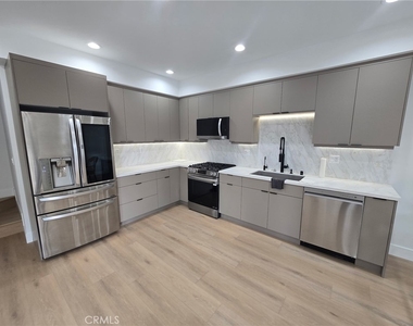 8613 Oakdale Avenue - Photo Thumbnail 2
