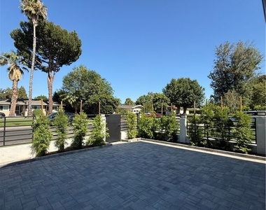 8613 Oakdale Avenue - Photo Thumbnail 14
