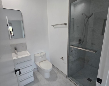 8613 Oakdale Avenue - Photo Thumbnail 5