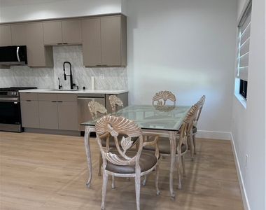 8613 Oakdale Avenue - Photo Thumbnail 8
