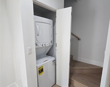 8613 Oakdale Avenue - Photo Thumbnail 7