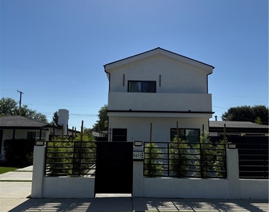 8613 Oakdale Avenue - Photo Thumbnail 13