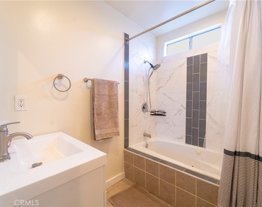 411 E 115th - Photo Thumbnail 4