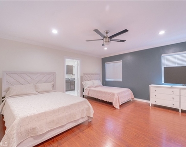 411 E 115th - Photo Thumbnail 13