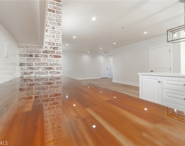 13128 Putnam Street - Photo Thumbnail 11
