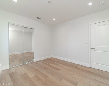 13128 Putnam Street - Photo Thumbnail 21