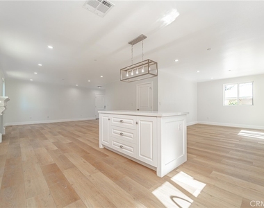 13128 Putnam Street - Photo Thumbnail 12