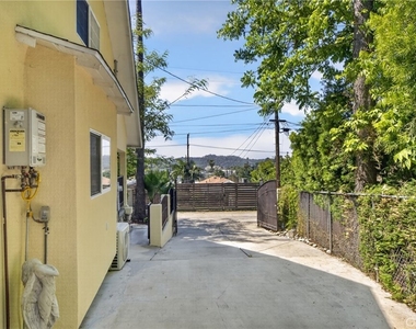 5929 Weaver Lane - Photo Thumbnail 27