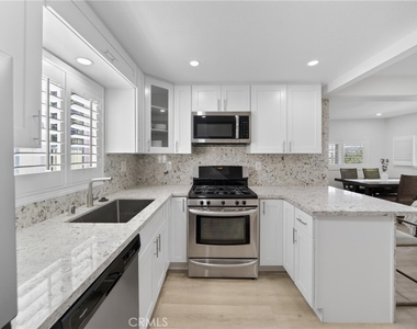 5929 Weaver Lane - Photo Thumbnail 6