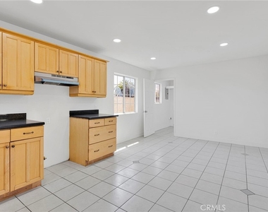 348 W 83rd Street - Photo Thumbnail 9