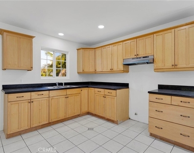 348 W 83rd Street - Photo Thumbnail 8