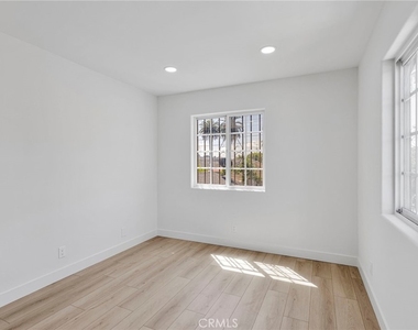 348 W 83rd Street - Photo Thumbnail 18