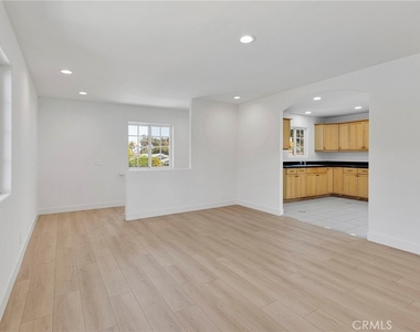 348 W 83rd Street - Photo Thumbnail 5