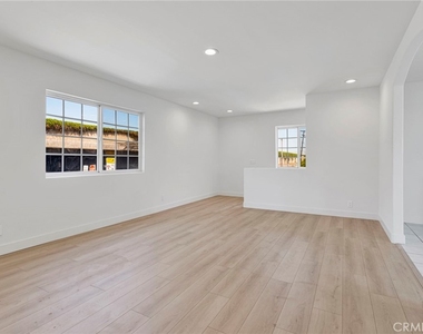 348 W 83rd Street - Photo Thumbnail 3