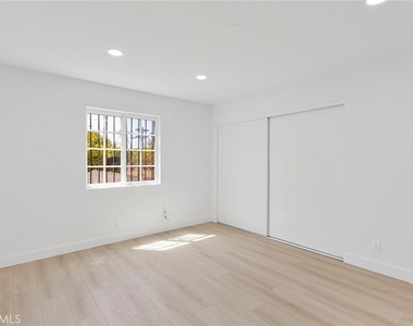 348 W 83rd Street - Photo Thumbnail 21