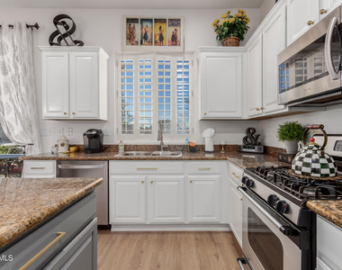 3749 W Whitehawk Court - Photo Thumbnail 7