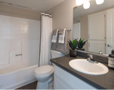 242 S Beck Avenue - Photo Thumbnail 7
