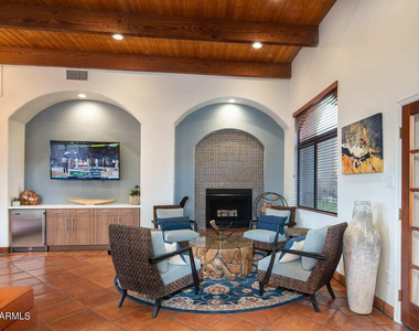 242 S Beck Avenue - Photo Thumbnail 12