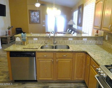 17210 W Elm Street - Photo Thumbnail 13