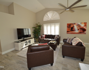 19518 N 89th Drive - Photo Thumbnail 1