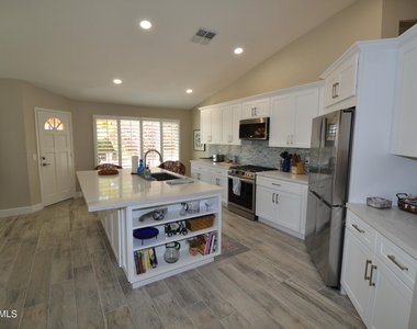 19518 N 89th Drive - Photo Thumbnail 4