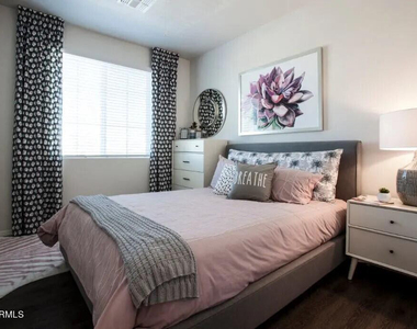 4435 N Longview Avenue - Photo Thumbnail 7