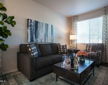 4435 N Longview Avenue - Photo Thumbnail 1