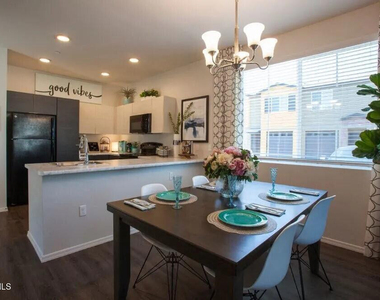 4435 N Longview Avenue - Photo Thumbnail 5