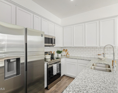 3230 E Thomas Road - Photo Thumbnail 9