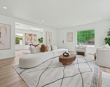 5119 Enfield Avenue - Photo Thumbnail 4