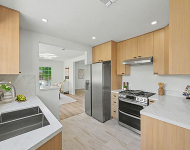 5119 Enfield Avenue - Photo Thumbnail 12