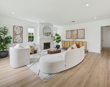 5119 Enfield Avenue - Photo Thumbnail 1