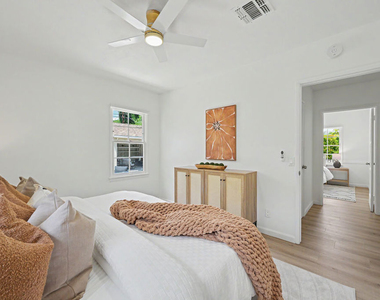 5119 Enfield Avenue - Photo Thumbnail 19