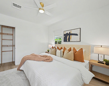 5119 Enfield Avenue - Photo Thumbnail 18