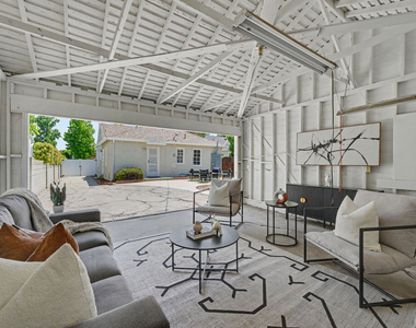 5119 Enfield Avenue - Photo Thumbnail 32
