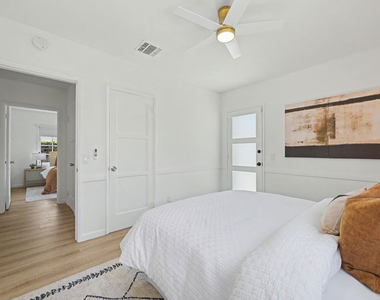 5119 Enfield Avenue - Photo Thumbnail 24