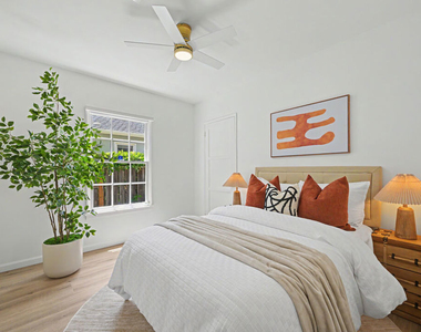 5119 Enfield Avenue - Photo Thumbnail 14