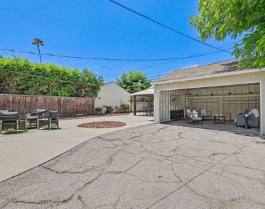 5119 Enfield Avenue - Photo Thumbnail 31